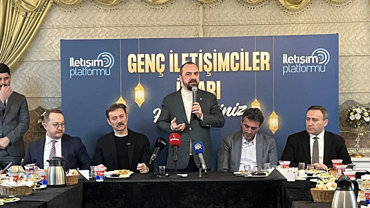 İletişim Fakültesi öğrencileri AK Parti’nin düzenlediği iftarda buluştu! İletişim Fakültesi öğrencileri AK Parti’nin düzenlediği iftarda buluştu!