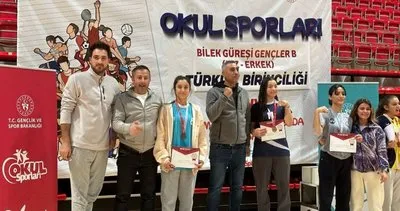 Konya’da düzenlenen bilek güreşi şampiyonasında Ağrılı öğrenci Türkiye ikincisi oldu