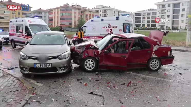 Yağışlı hava ve sürat kazayı beraberinde getirdi: 1’i ağır 8 yaralı | Video