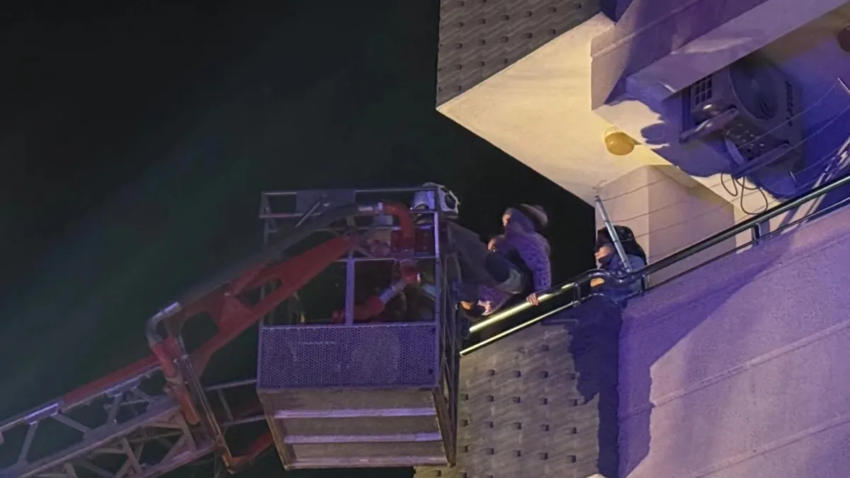 Hatay’da yangın paniği: 1’i bebek 3 kişi dumandan etkilendi Hatay’da yangın paniği: 1’i bebek 3 kişi dumandan etkilendi