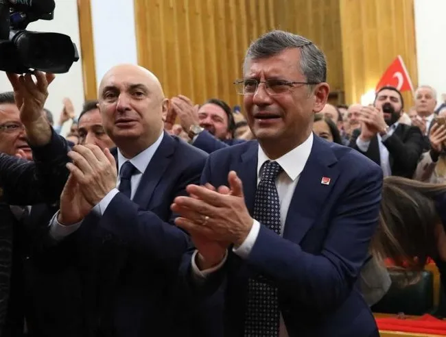 SON DAKİKA... Özgür Özel yönetimine tepki büyüyor! CHP’li isimden çarpıcı sözler: Partililer bu istismardan yoruldu!