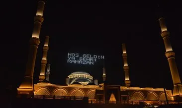 İstanbul’da camiler mahyalarla süslendi