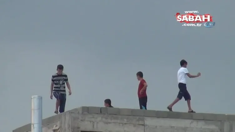 İnşaat halindeki binada çocukların tehlikeli oyunu