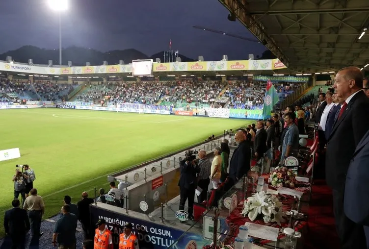Başkan Erdoğan, Rize’de maç izledi