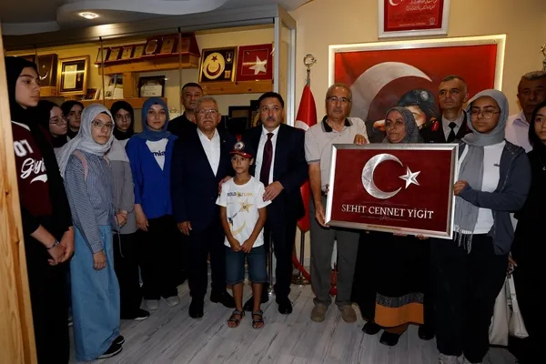 15-temmuz-sehitleri-cennet-yigit-ve-kubra-doganay-kabirleri-basinda-anildi-1784131025153.jpg