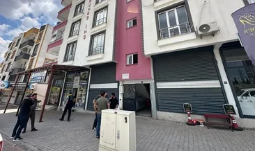 Eşi ve kızına kurşun yağdırdı