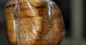 Marketten alınan ekmeğin içinden fare çıktı! Firmadan bir garip açıklama: “Nasıl girdiğini bilmiyoruz...”