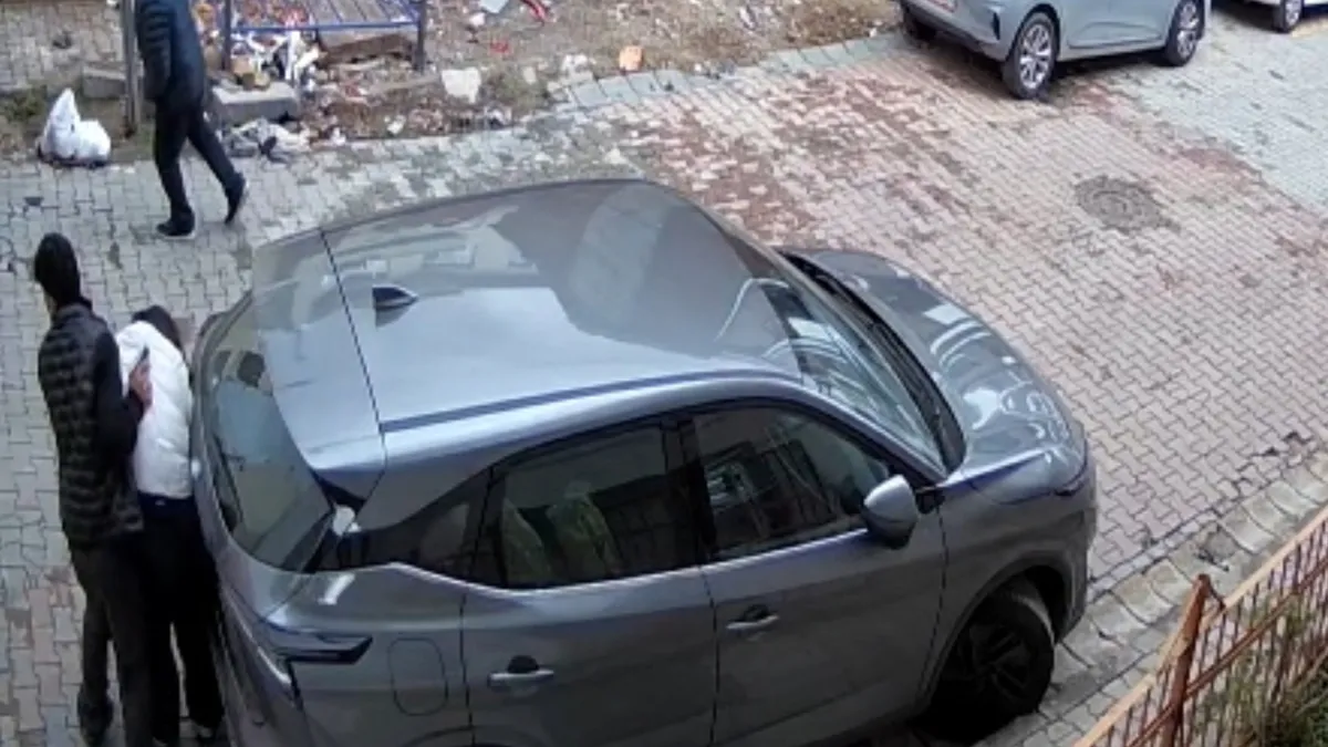 Kağıthane’de eski eş vahşeti yaşattı: Sokak ortasında darbedip başına silah dayadı! Çaresizce ağladı… Kağıthane’de eski eş vahşeti yaşattı: Sokak ortasında darbedip başına silah dayadı! Çaresizce ağladı…