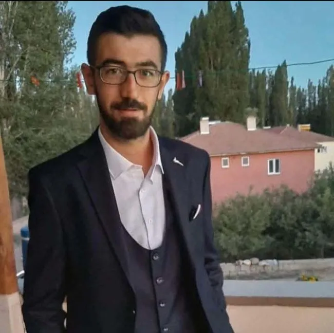 bir-hafta-once-evlenmisti-haci-mehmet-eker-kene-kurbani-oldu-1749129433967.jpg Bir hafta önce evlenmişti: Hacı Mehmet Eker kene kurbanı oldu!