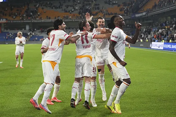 son-dakika-haberi-galatasaray-basaksehiri-3-golle-devirdi-1788557223267.jpeg