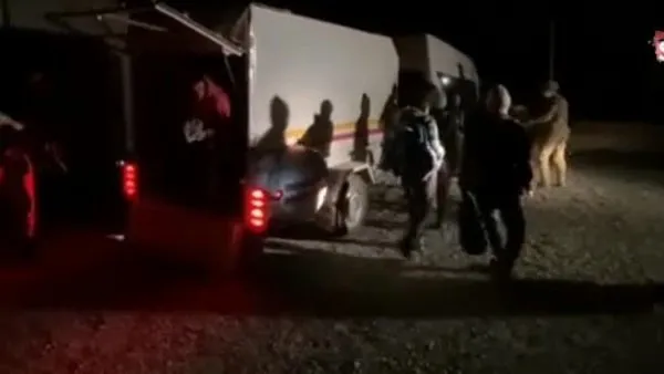 15 kişilik minibüsten 70 kaçak göçmen çıktı | Video