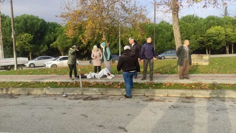 Kadın sürücüler kavşakta çarpıştı: İkisi de yaralandı!