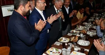 Binali Yıldırım, Çengelköy'de vatandaşlarla buluştu