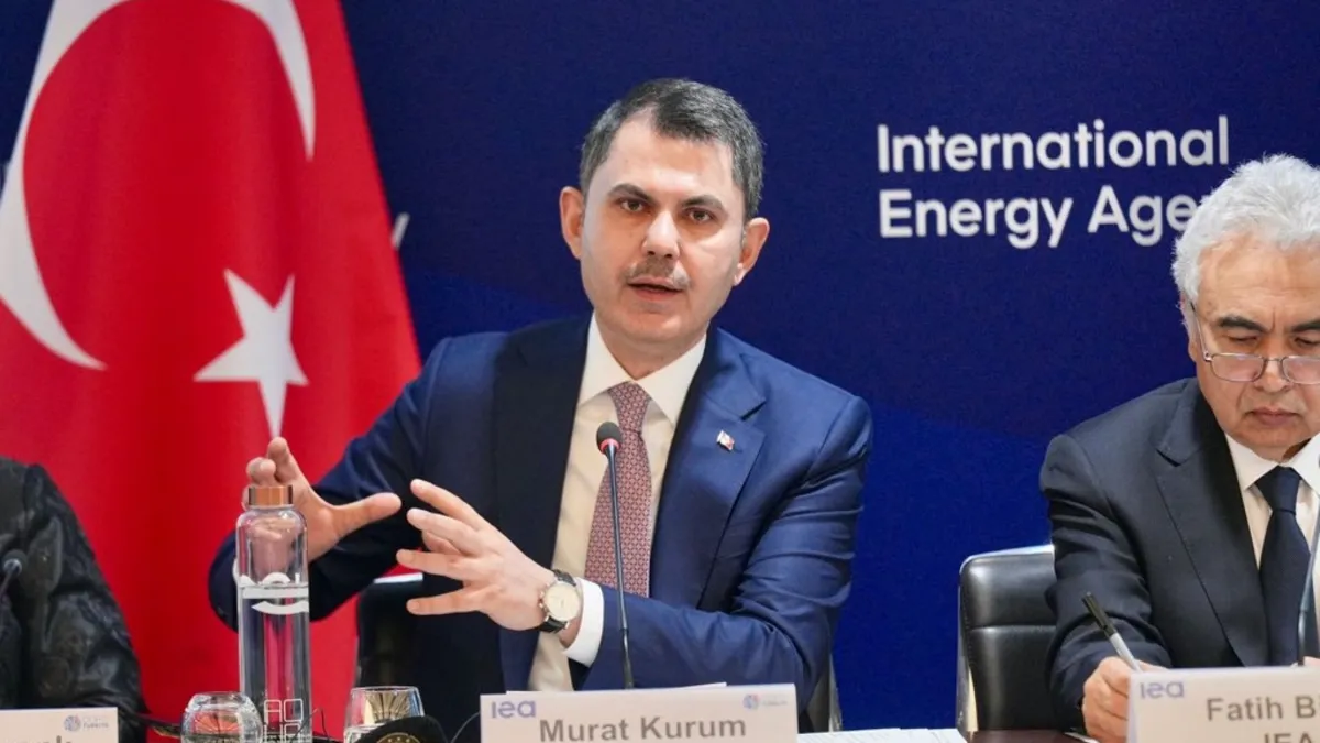 Bakan Kurum: “Fosil yakıt ithalatını azaltmak için somut adımlar atacağız” Bakan Kurum: “Fosil yakıt ithalatını azaltmak için somut adımlar atacağız”