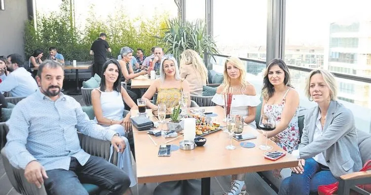 Terasta eğlence vakti