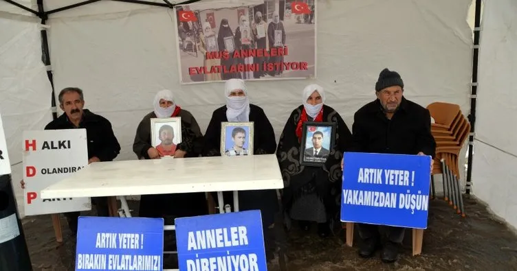 Muşlu ailelerin HDP önünde ’evlat’ nöbeti