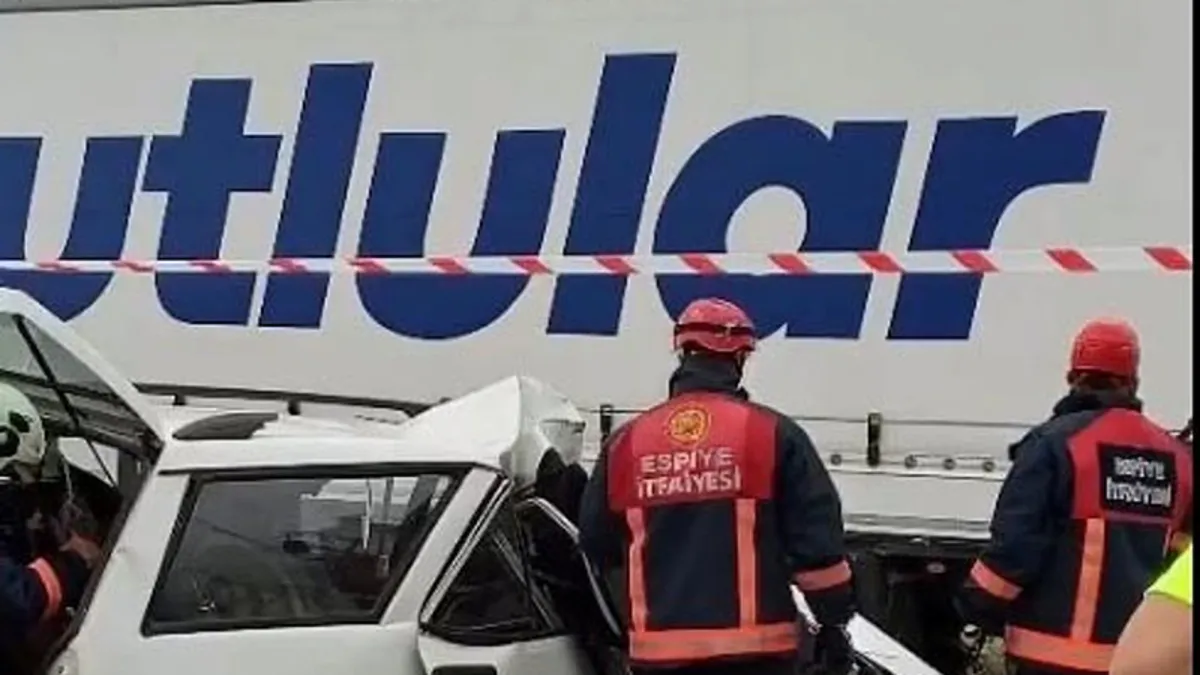 Giresun’da otomobil tıra çarptı: 1 ölü, 1 yaralı! Giresun’da otomobil tıra çarptı: 1 ölü, 1 yaralı!