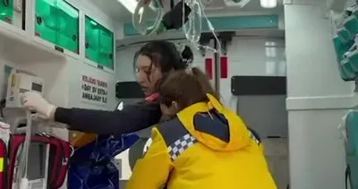 Ambulanstaki sözleri herkesi ağlattı: “Ama ben çok kokuyorum, sizi rahatsız ediyorum” | Video