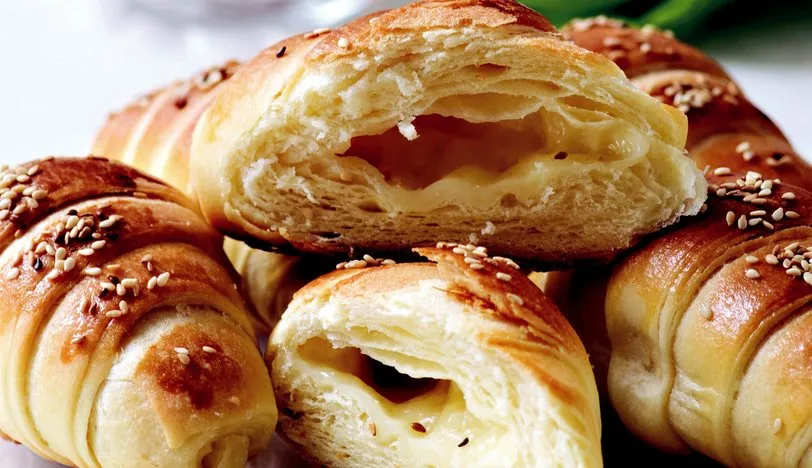 Kaşar Peynirli Katmer Poğaçası