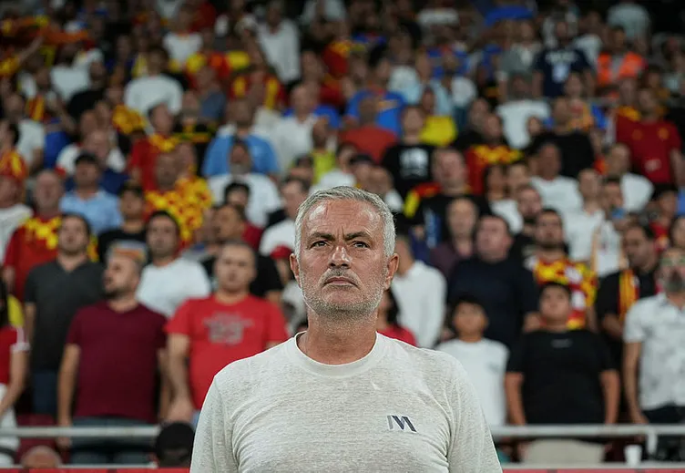 SON DAKİKA FENERBAHÇE HABERLERİ: Jose Mourinho istedi yönetim getiriyor! İşte Fenerbahçe’nin yeni orta sahası…