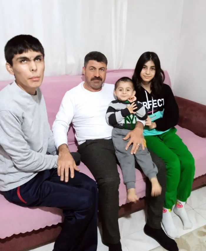 CHP’li Karalar’ın işten çıkardığı o babadan Özgür Özel’in sözlerine tepki: Otizmli oğlumdan nasıl helallik alacaksınız?