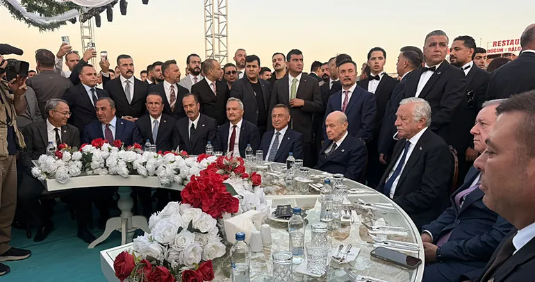 MHP Genel Başkanı Bahçeli, nikah şahidi oldu
