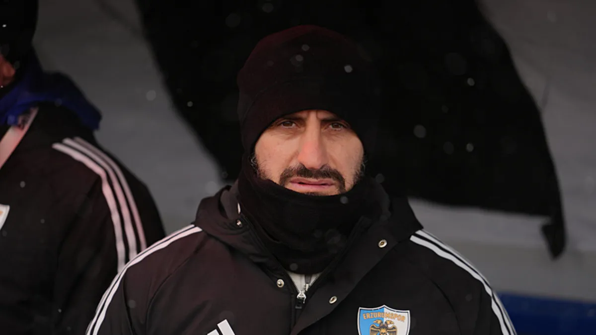 Serkan Özbalta: Ayaklarımızın yere sağlam basması gerekiyor! Serkan Özbalta: Ayaklarımızın yere sağlam basması gerekiyor!