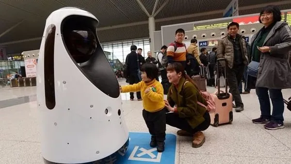 Çin'de 'RoboCop'lar göreve başladı