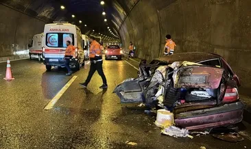 Bolu tünelinde dehşet anları! TIR’ın çarptığı otomobil hurdaya döndü: 5 yaralı