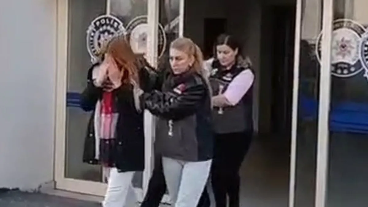 Ankara’da ‘ev arama’ bahanesiyle vurgun: Dairelerden ziynet eşyası çaldılar! Ankara’da ‘ev arama’ bahanesiyle vurgun: Dairelerden ziynet eşyası çaldılar!