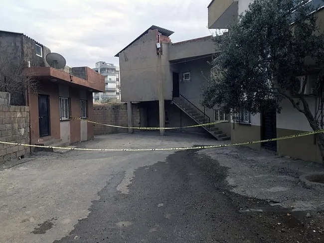 canina-kiymaya-calisan-oglunu-engellemek-isterken-vuruldu-ardindan-ayni-silahi-kendine-cevirdi-1737563356939.jpeg