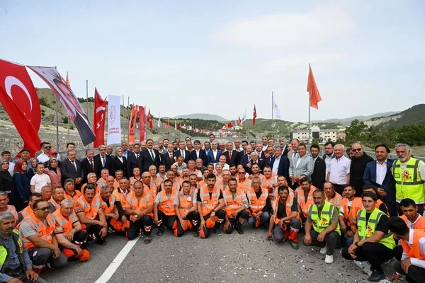 son-dakika-bolu-goynuk-cevre-yolu-hizmete-acildi-15-dakikalik-sehir-gecisi-4-dakikaya-dustu-1748178539086.jpg