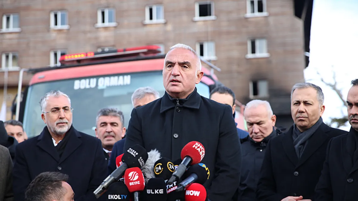 Bakan Ersoy’dan yangın faciası açıklaması: Yangın belgesini belediye itfaiyesi verir Bakan Ersoy’dan yangın faciası açıklaması: Yangın belgesini belediye itfaiyesi verir