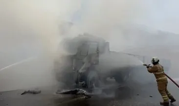 Şırnak’ta seyir halindeki kamyon yandı #sirnak
