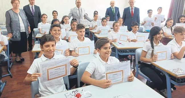 Izmir De 850 Bin Ogrenci Karne Aldi Eskisehir Bolge Haberleri