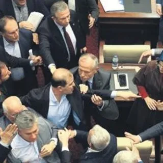 Ankara Büyükşehir Belediyesi Meclisi’nde arbede