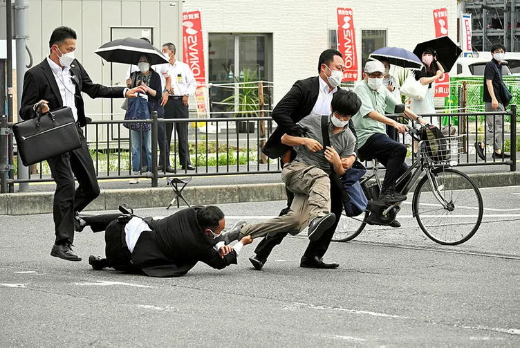 Son dakika: Adım adım Shinzo Abe suikatı! Hayrete düşüren zaaflar