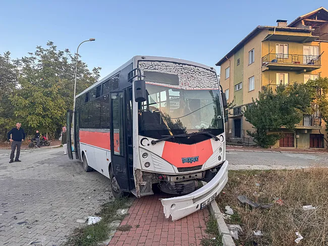 midibus-ile-otomobil-carpisti-4u-cocuk-7-yarali-1792694391814.jpeg