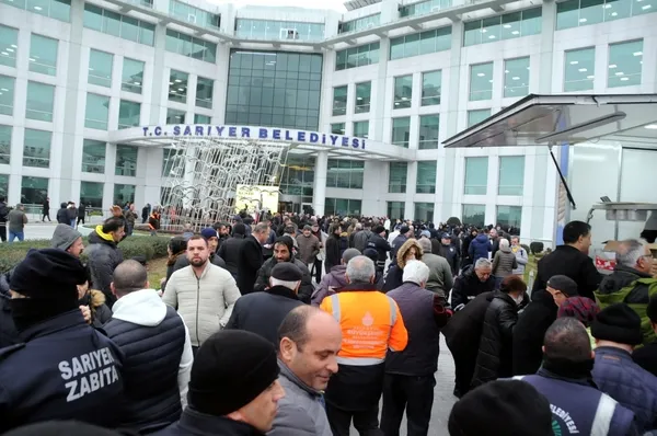 aday-gosterilmeyen-sariyer-belediye-baskani-sukru-genc-chpye-18-subata-kadar-sure-verdi-1707925451755.jpg CHP'de kriz üstüne kriz! Adres bu kez: Sarıyer! Şükrü Genç'ten Özgür Özel ve İmamoğlu'na aba altından sopa