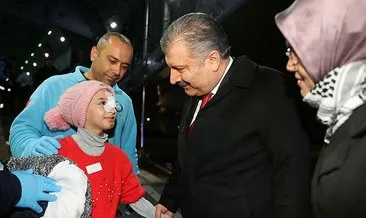 Sağlık Bakanı Koca, Türkiye’ye getirilen Gazzeli hastaları karşıladı