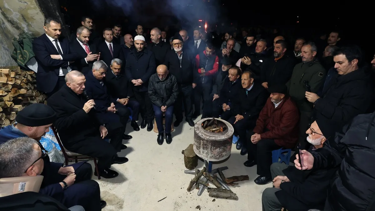 Başkan Erdoğan, Rize’de taziye evini ziyaret etti Başkan Erdoğan, Rize’de taziye evini ziyaret etti