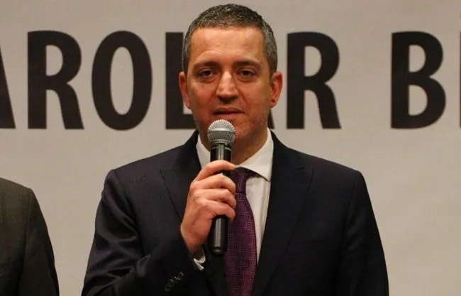 ozgur-ozeli-ziyaret-eden-tbb-baskani-erinc-sagkandan-skandal-cikis-yargiyi-hedef-aldi-adeta-chp-sozculugune-so-1779558598472.jpeg Özgür Özel'i ziyaret eden TBB Başkanı Erinç Sağkan'dan skandal çıkış! Yargıyı hedef aldı, adeta CHP sözcülüğüne soyundu