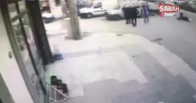 İzmir’de dikkatsiz sürücünün motosikletli polis ekibine çarpma anı kamerada