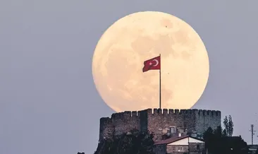 Mavi Ay büyüledi