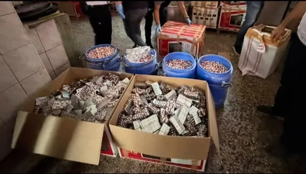zehir-tacirlerine-2-milyar-tllik-uyusturucu-vurgunu-45-milyon-hap-1-ton-250-kilogram-ham-madde-ele-gecirildi-1789211785045.jpg