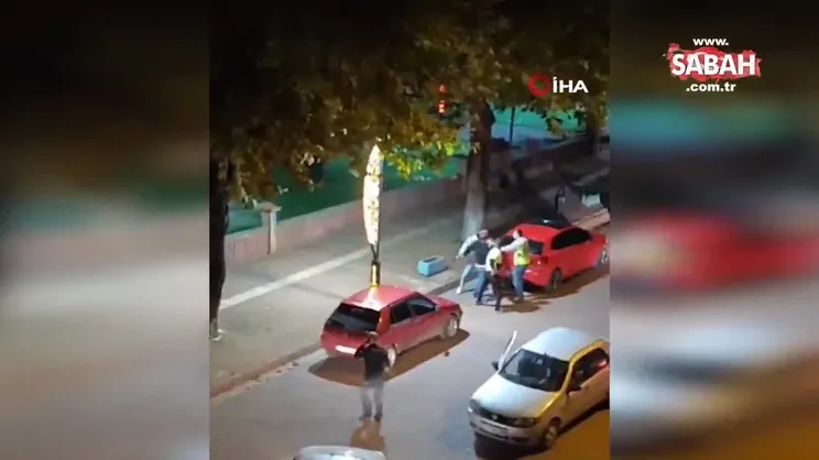 Polis ekiplerine silah çekip tehdit ettiler... O anlar kamerada