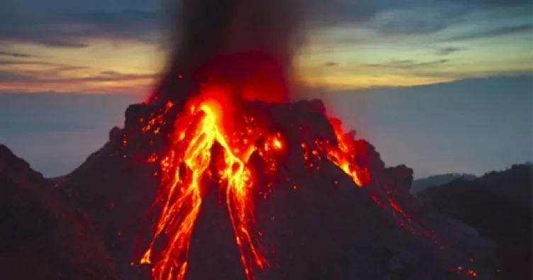 Endonezya’da yanardağ patladı: 10 yaralı!