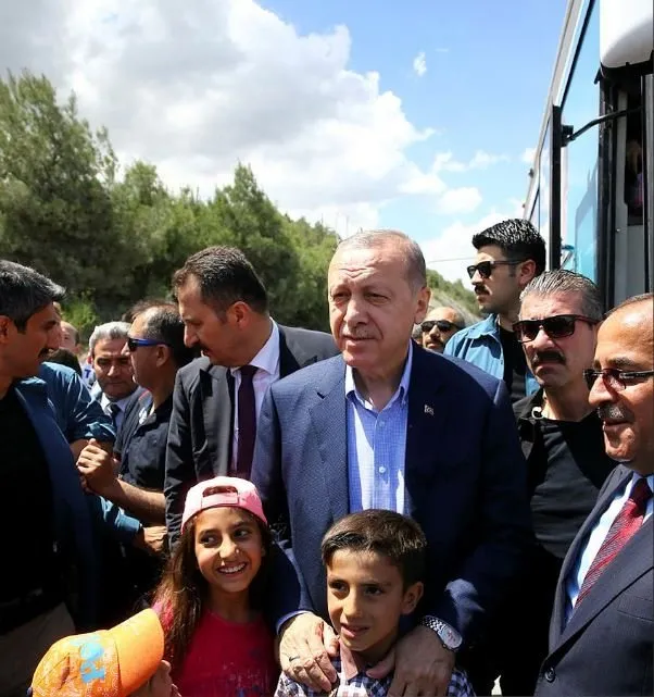 Vatandaşlar Cumhurbaşkanı Erdoğan'ı Isparta'da coşkuyla karşıladı