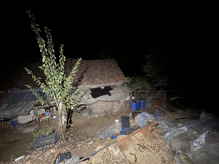 SON DAKİKA! Bursa’da 16 yaşındaki torun dehşet saçtı: Dedesini, dedesinin sevgilisini ve arkadaşını balta ile katletti!