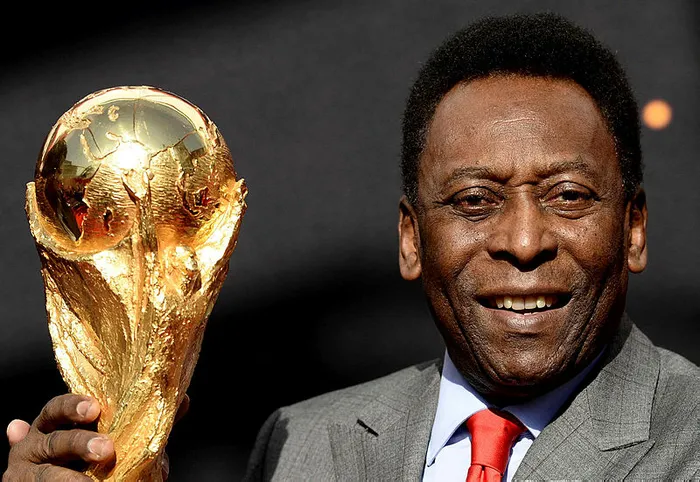 son-dakika-futbol-efsanesi-pele-82-yasinda-hayatini-kaybetti-1672342142942.jpg